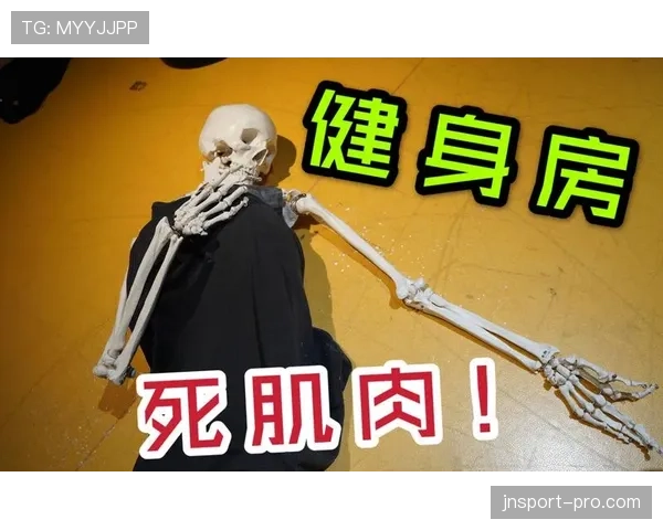 莱万训练完回家连水都不喝，冰箱里全是蛋白粉